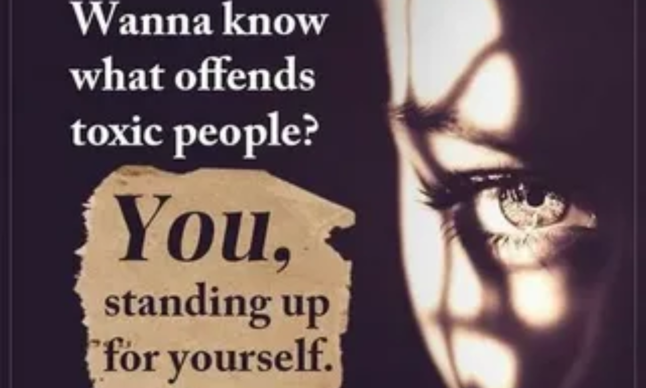 Toxic people quotes artwork with a positive message about choosing healthy relationships and inner peace.